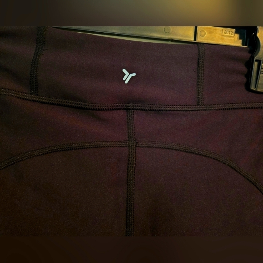 NWOT | Old Navy | Extra High-Rise PowerSoft Go-Dry Stirrup Leggings | M - Picture 9 of 11